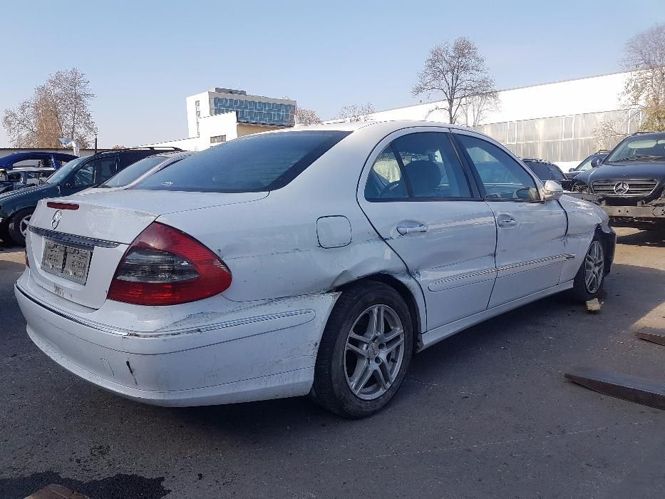 НА ЧАСТИ Mercedes E-Класа 320CDI 7G-tronic W211 EVO FACELIFT Avantgard