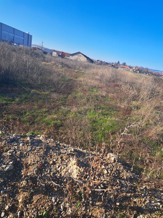 Дава се под наем място в гр.Костинброд