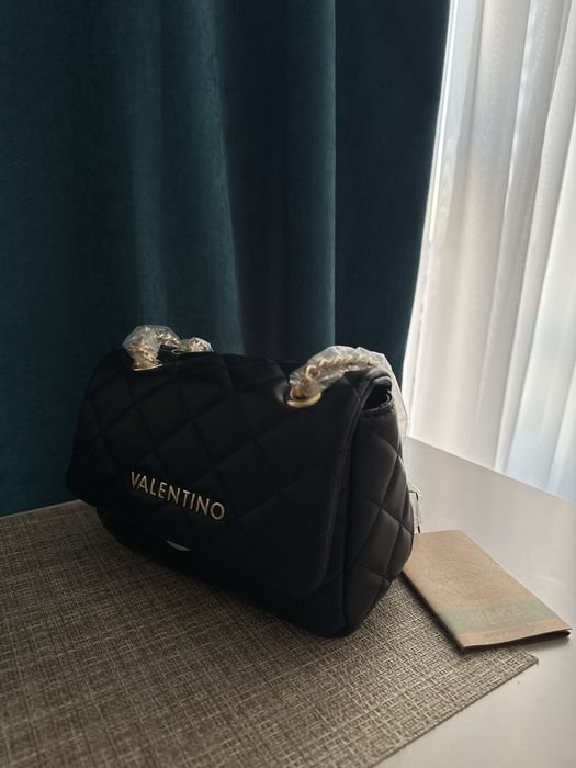 Geanta Valentino noua oferta azi