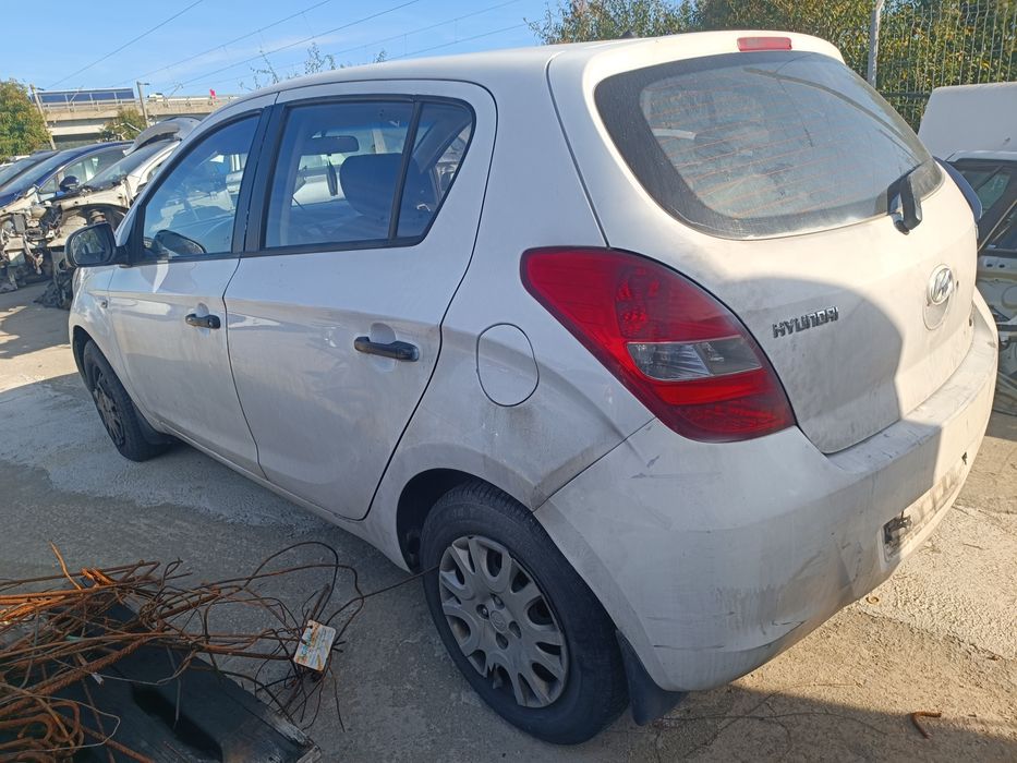 Dezmembram Hyundai I20, an 2012, motor 1.4 d