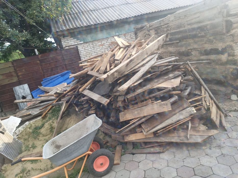 Срочно отдам доски на дрова
