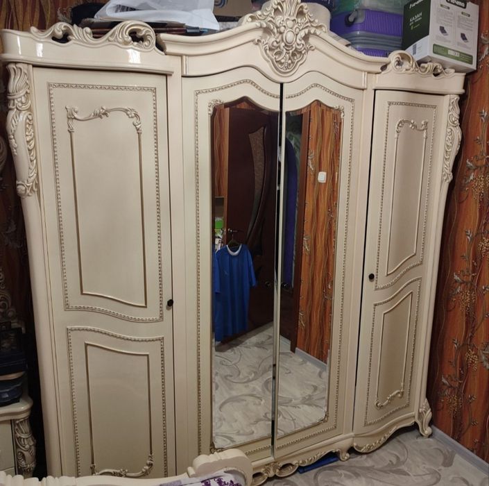 Продам Спальный Гарнитур