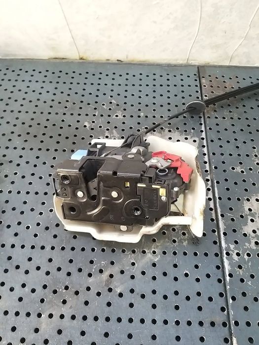 Broasca usa dreapta fata vw golf 5 1k