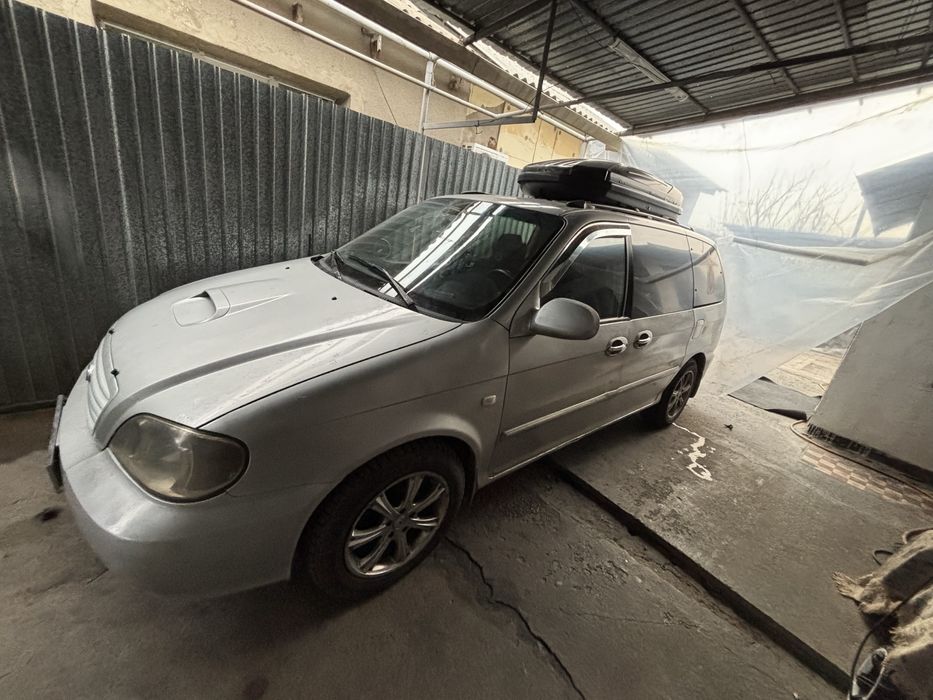 Продам киа карнивал 8 мест