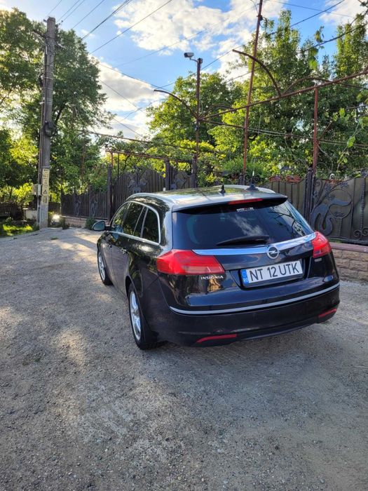 Vand sau dezmembrez opel insignia 2011