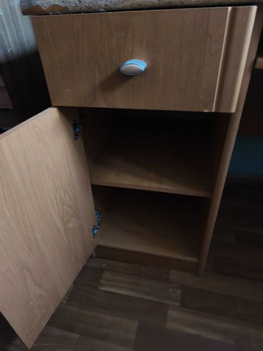 Компьютерный стол с полками и ящиками