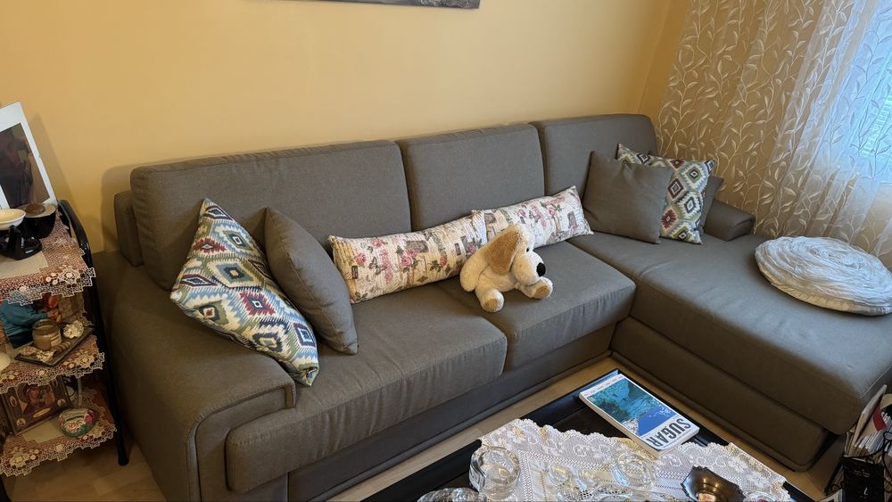 Ъглов диван с лежанка + 2 табуретки – 290 см