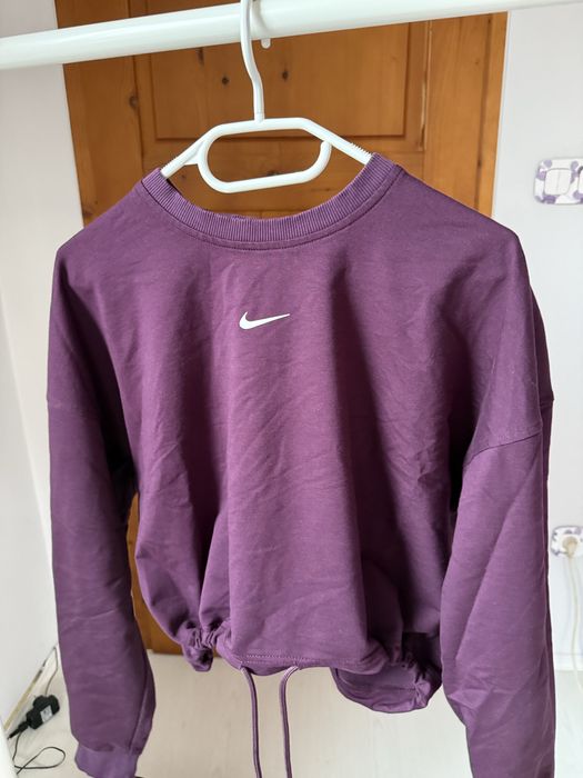 Къс дамски суитшърт Nike - спортен модел