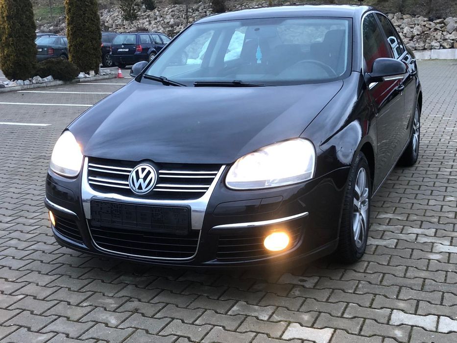 VOLKSWAGEN Jetta