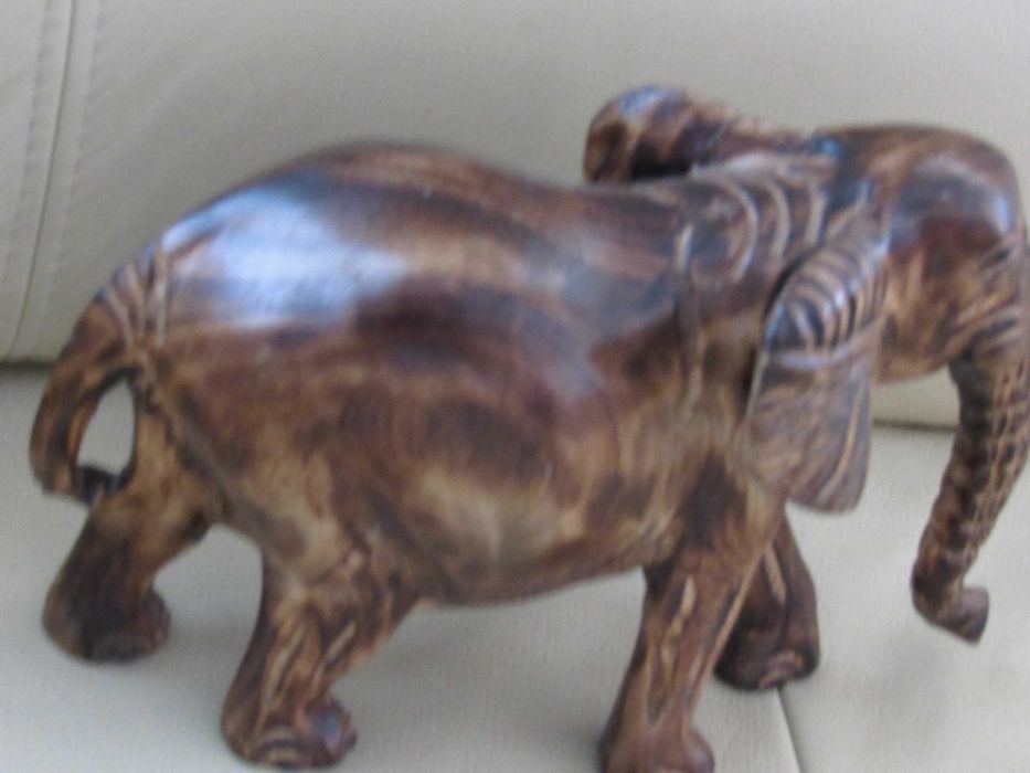 Слон -дървена фигура от махагон, Етиопия