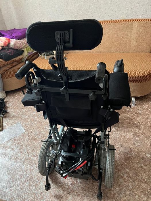 Электрическая инвалидная коляска