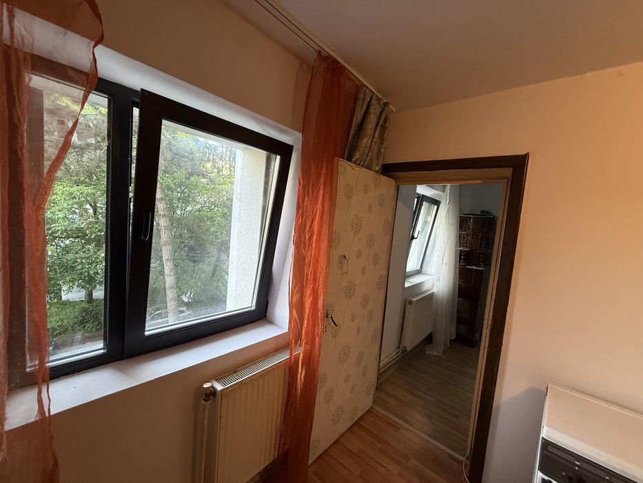 Vand apartament 2 camere, etaj 2