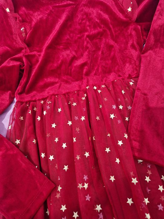 Червена рокличка със звездички