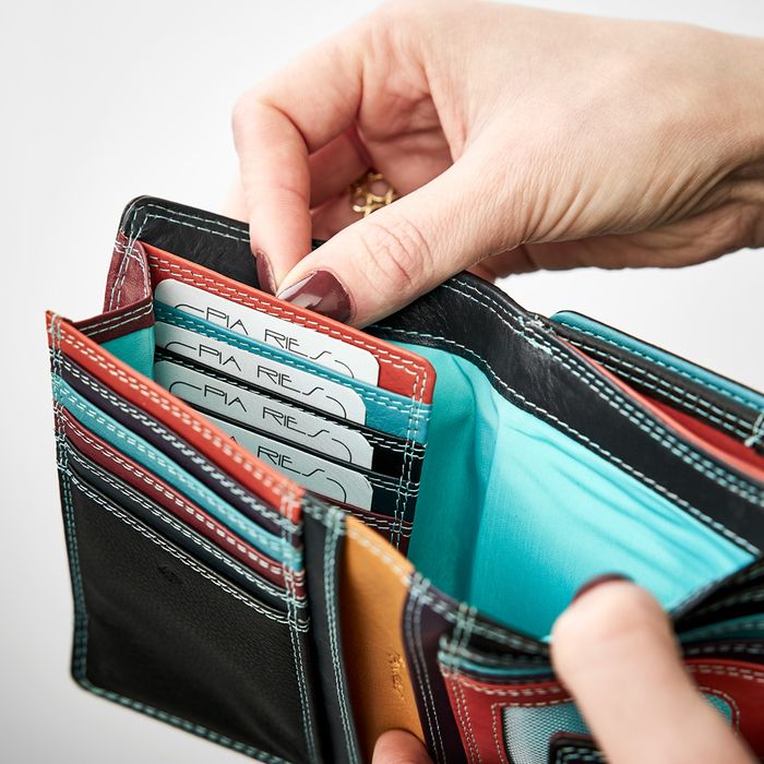 Портмонета от естествена кожа за нея и него!