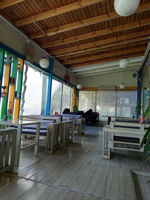 Масивен дървен навес