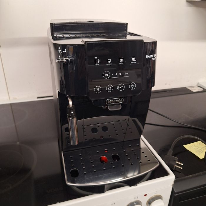 Кафе машина Delonghi Magnifica Start - нова с гаранция