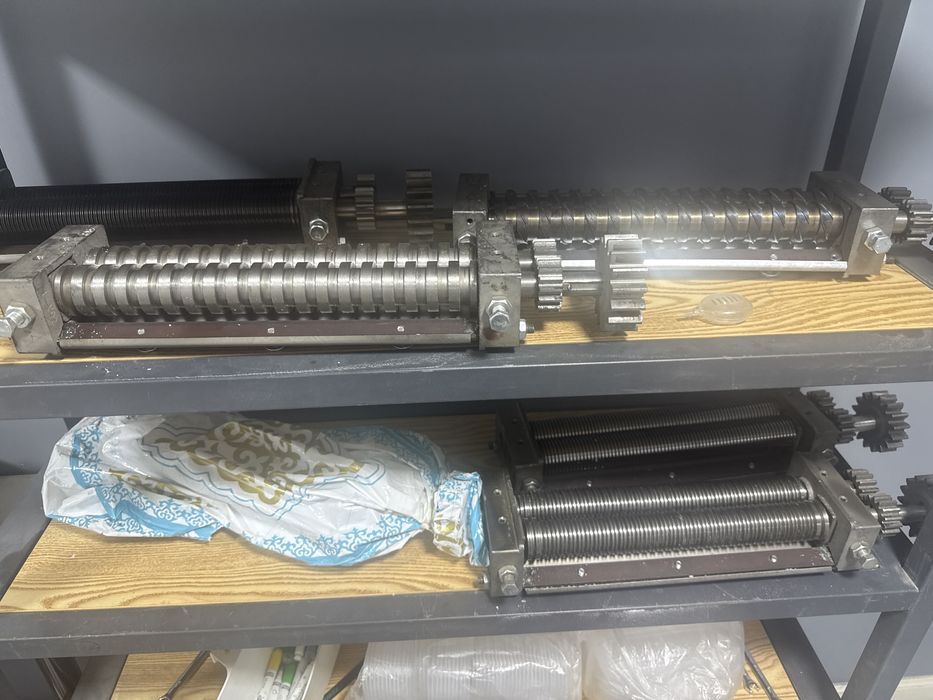 пресс для лапши и нож для нарезки лапши