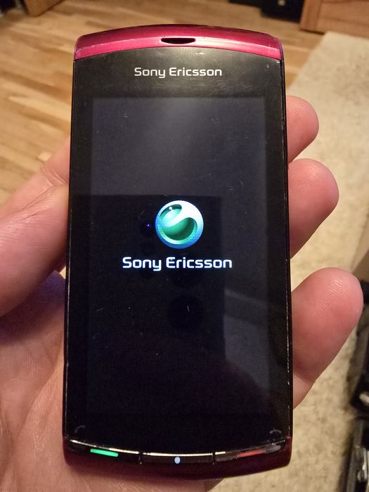 Telefon Colectie: Sony Ericsson Vivaz Red U5i