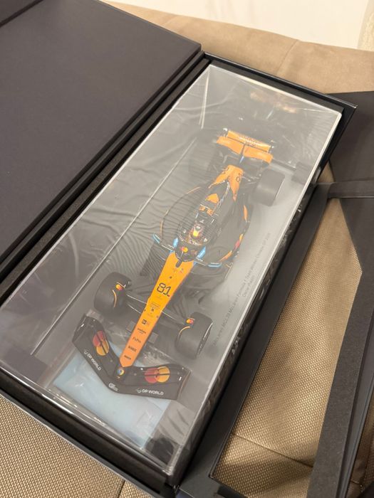 Macheta 1/18 SPARK-MODEL - McLAREN - F1 MCL39 TEAM MCLAREN N 81 WINNER CHINA GP 2025 Oscar Piastri Noua