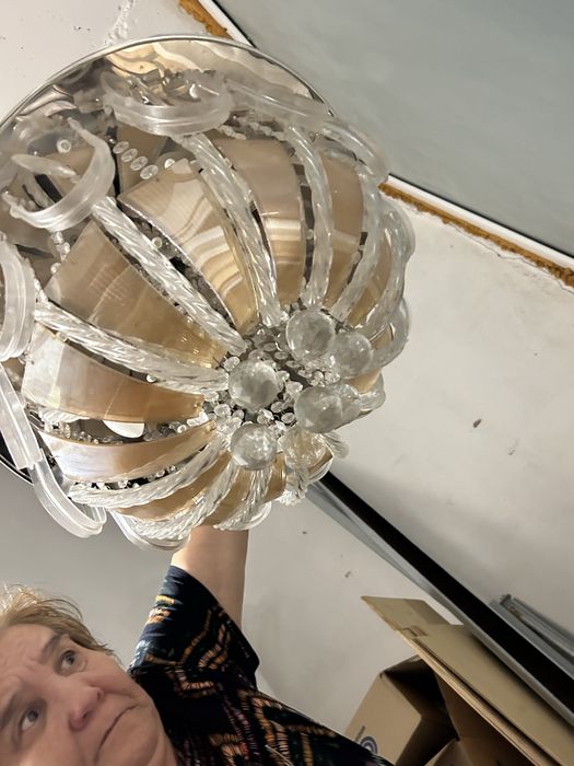 Продам люстры недорого