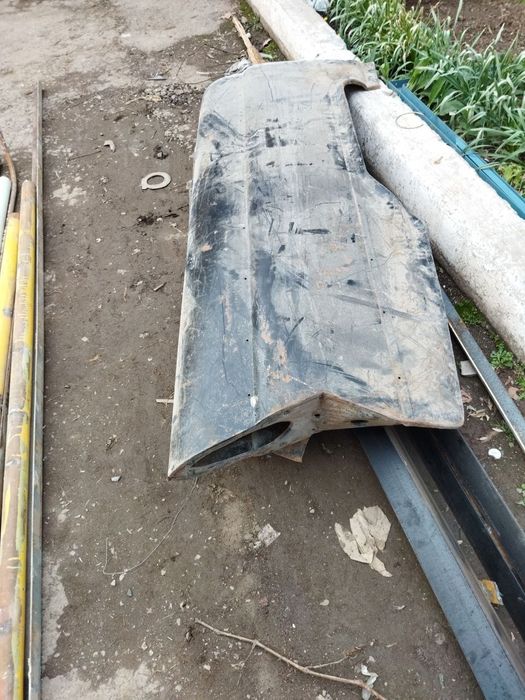 Автозапчасти, двери крыля от Зим Чайка