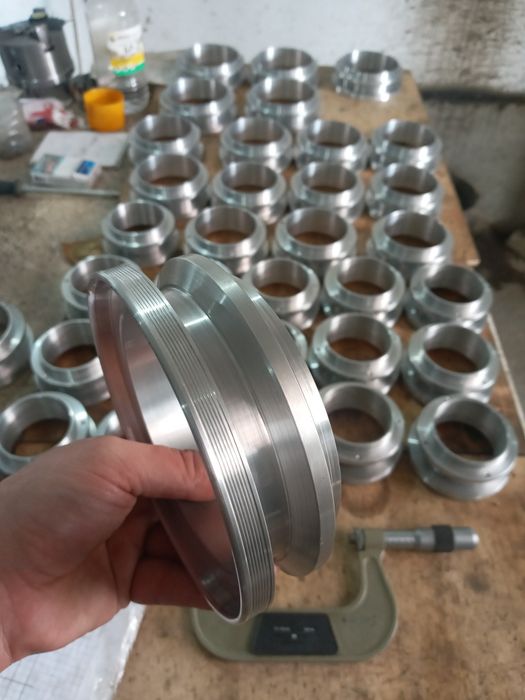 Токарь, токарные работы. Дорого.