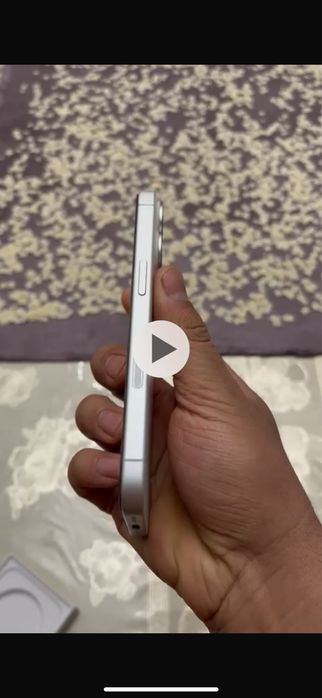 Продам Iphone 16 на гарантии