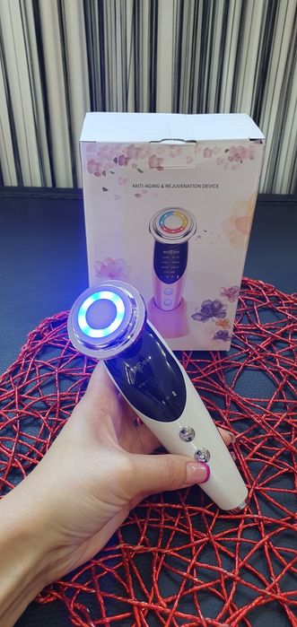 Aparat profesional pentru intinerirea pielii 7 în 1