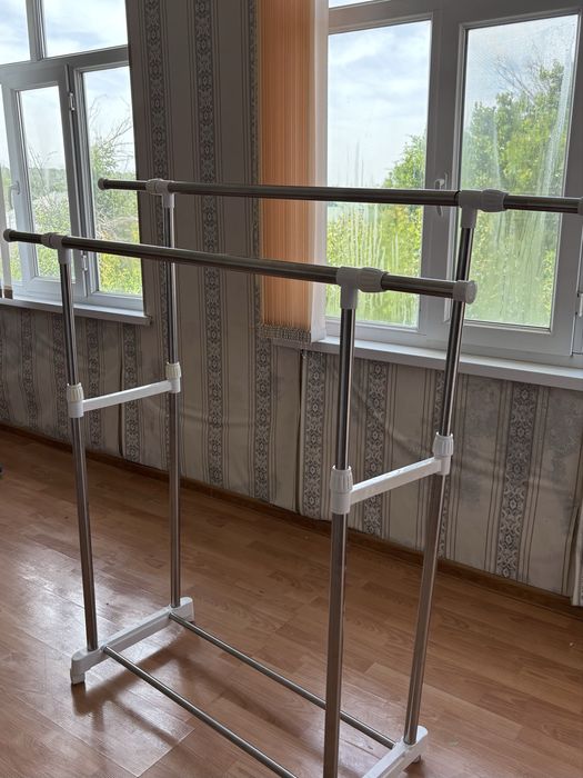 Напольная вешалка