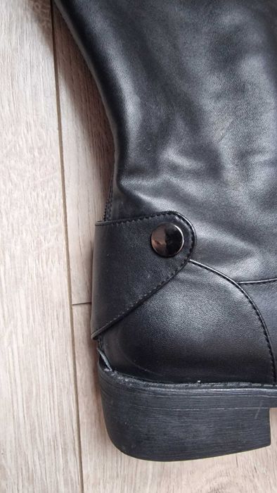 Продам кожанные сапоги