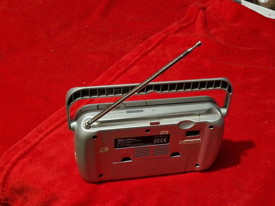 Radio cu antena Roodstar.