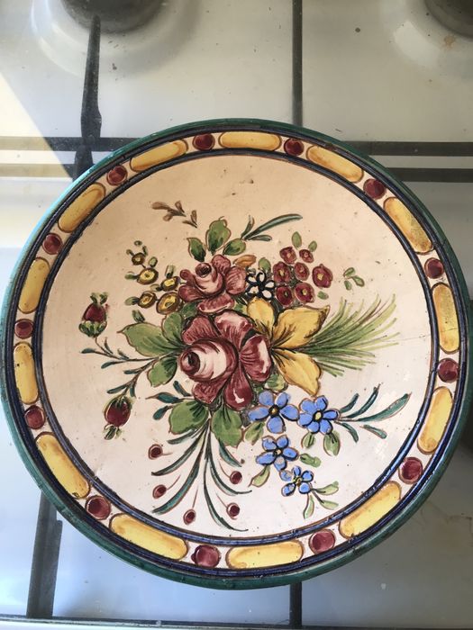 Farfurii vechi de lut pictate manual