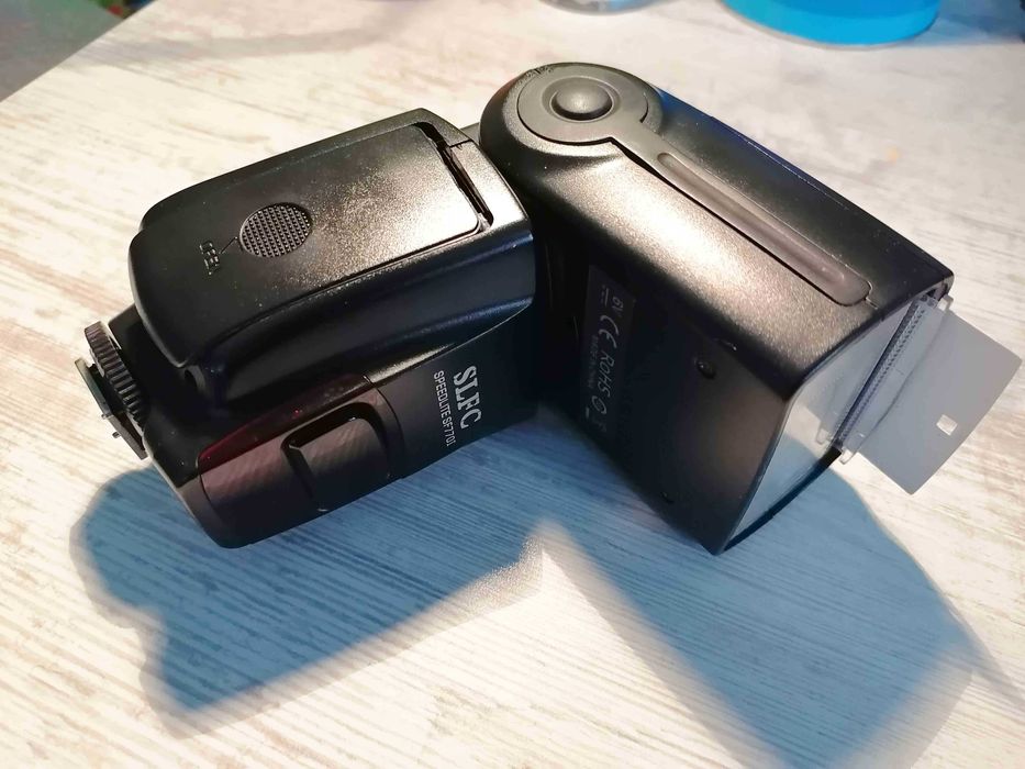 Продавам универсална фотосветкавица -SF 770 I