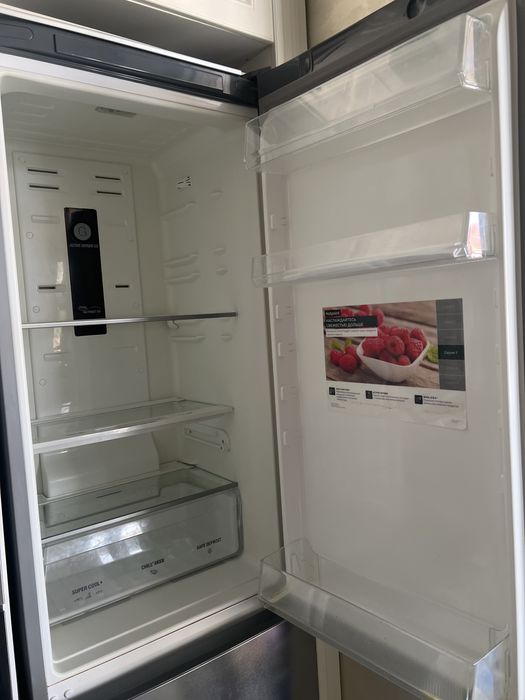 Холодильник фирмы Hotpoint Ariston