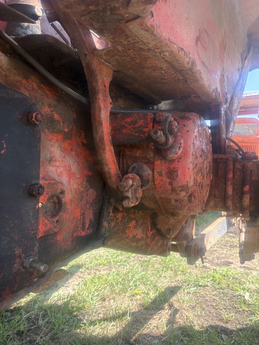 Tractor u 650 cu monobloc si frana de mana