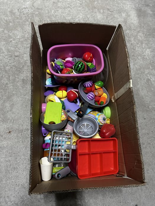 Детская кухня с игрушками