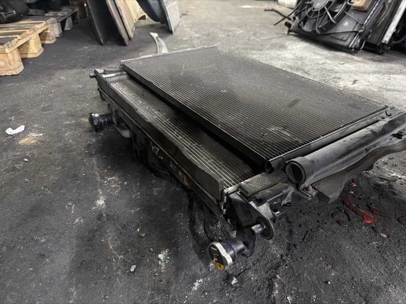 Основной радиатор Genesis G80 2016