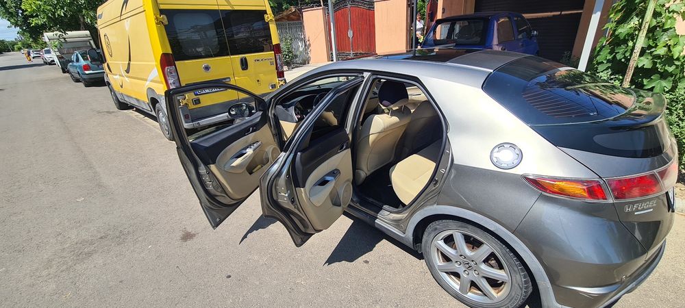 Vand honda civic 1.8 +gpl interior crem panoramic