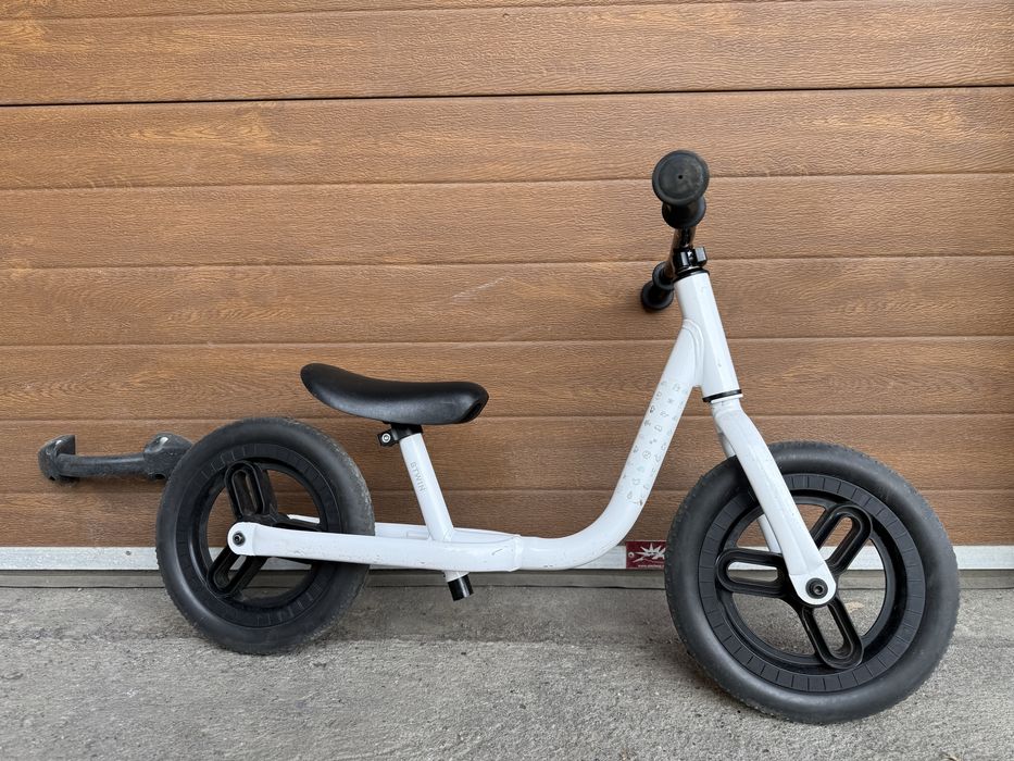 Bicicleta de echilibru si casca Decathlon