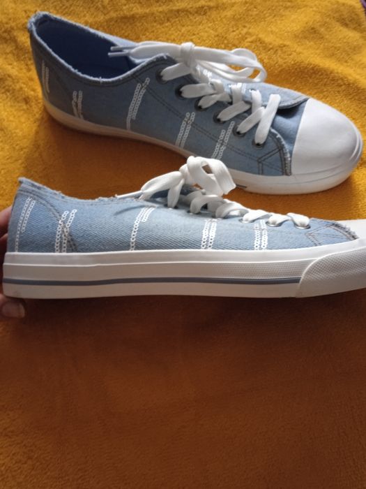 Продам кеды новые 40 размер