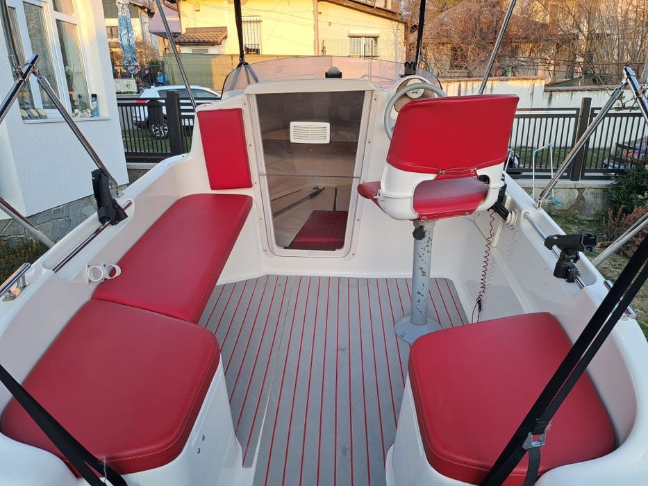 Quicksilver 420 cabin