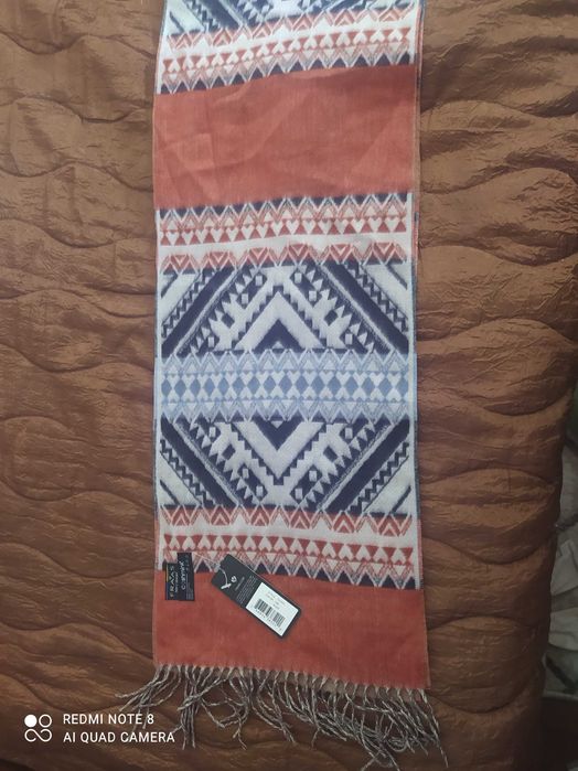 Чисто нов шал за 20 лева