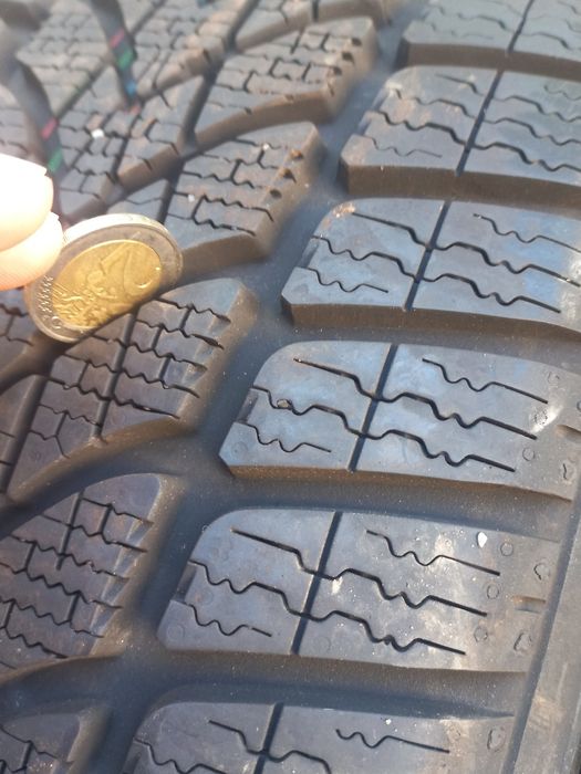 205 45 17 Dunlop 4D Winter Sport Runflat 7.5mm Dot 3723
