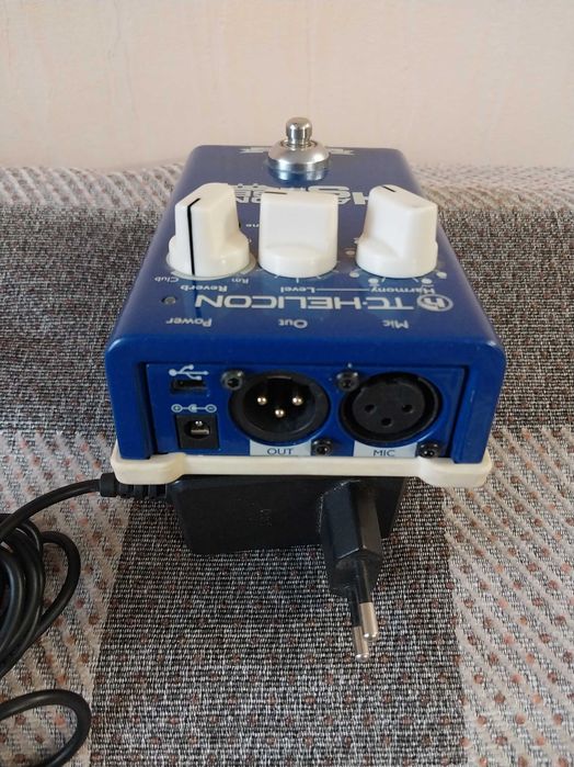 Продам вокальный процессор Tc-Helicon Harmony Singer