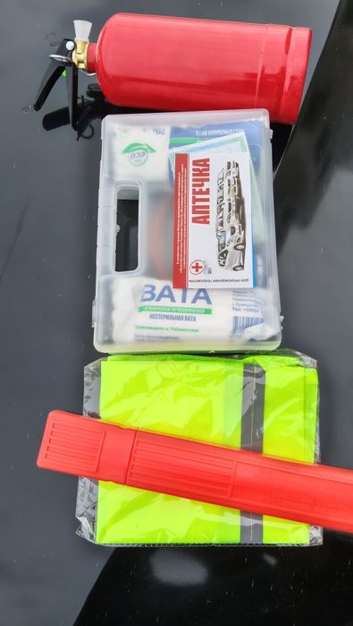 Аптечка, набор , огнитушител