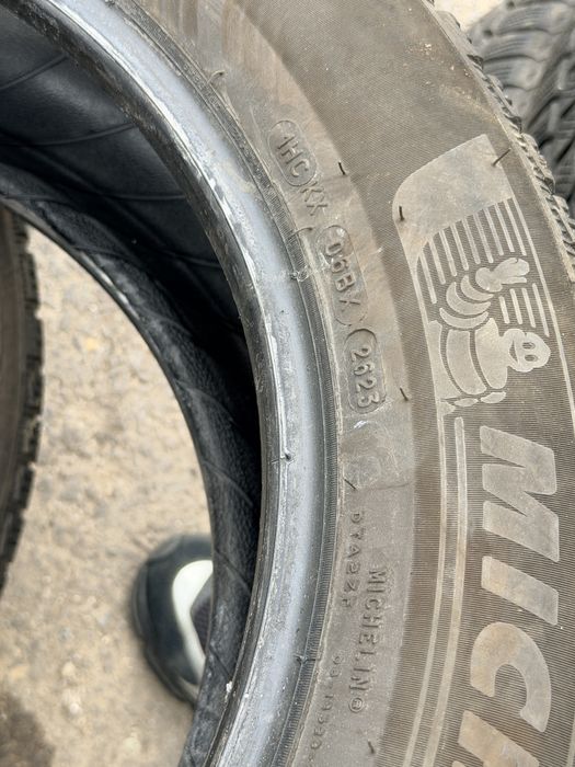 Vand Doua bucati Michelin