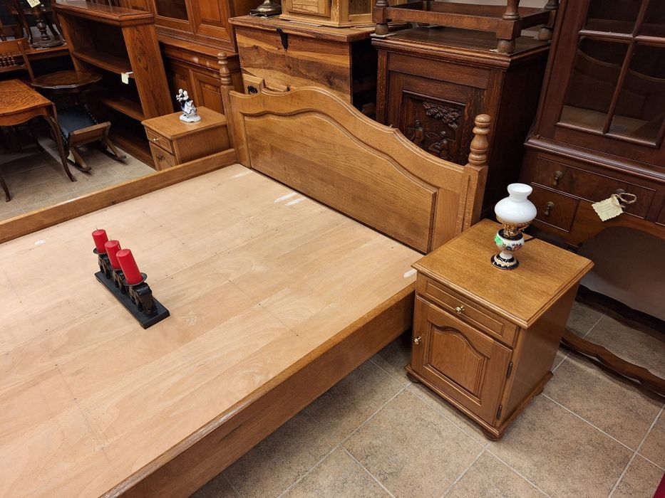 К - т спалня с нощни шкафчета дъб масив