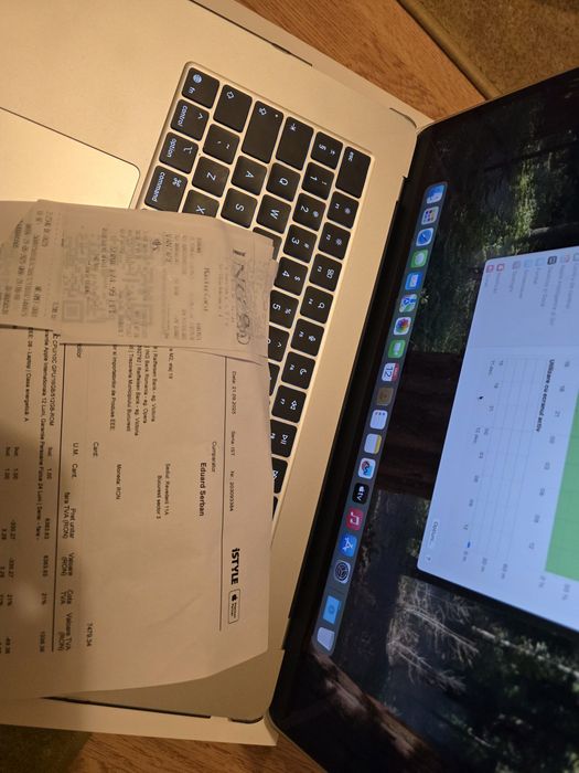 Macbook air 15 M4 512 Gb  7 cicluri garantie iStyle