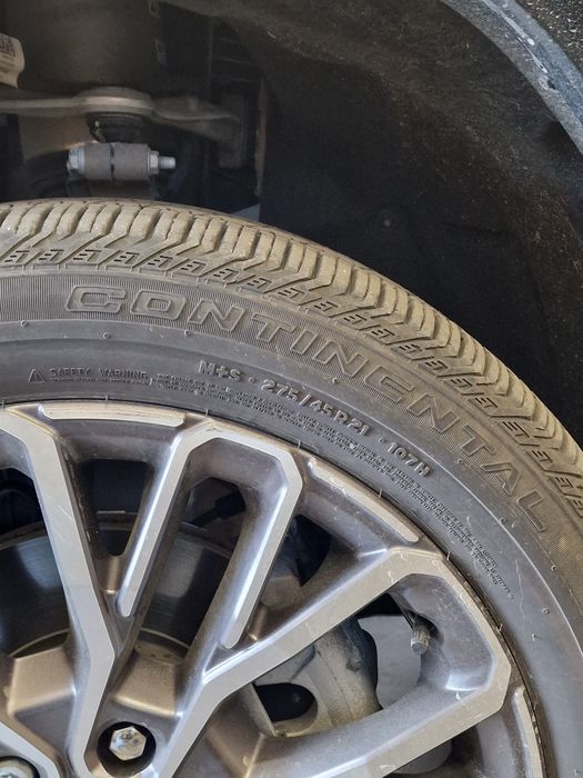 Продавам летни гуми 275/45R21 107H Continental CrossContact LX Sport