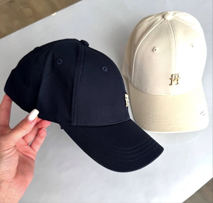 Кепки женские Tommy Hilfiger